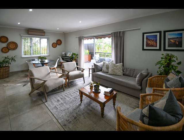 2 BEDROOM APARTMENT TO LET IN COWIES HILL